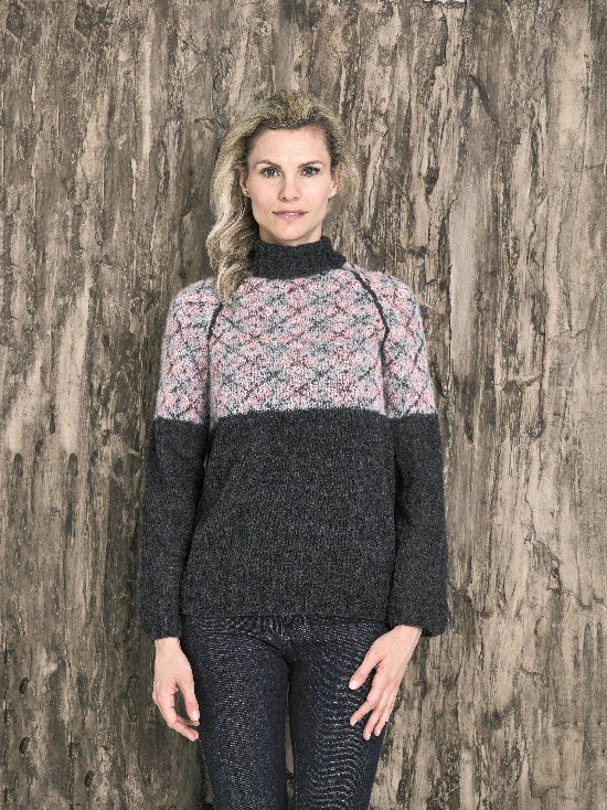  896020 Dame sweater med tern 